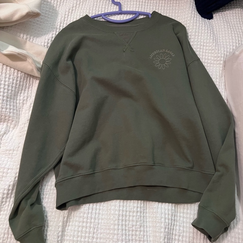 American eagle crew neck